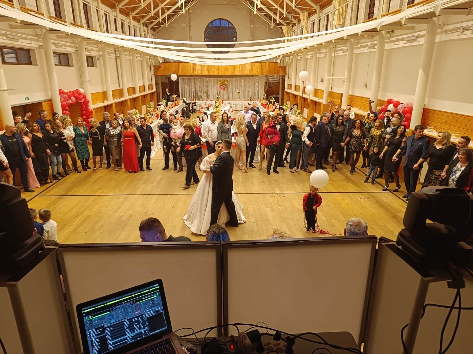 Profesionální DJ na svatbu, firemní večírky a oslavy - Ze svateb, firemních večírků a akcí